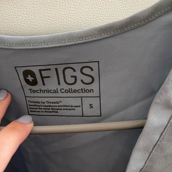 FIGS SCRUB TOP - Picture 2 of 3